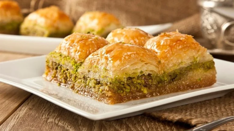 Rüyada Şerbetsiz Baklava Görmek